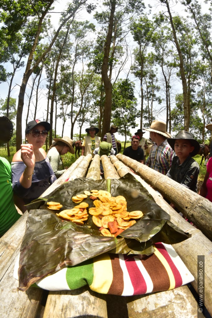 19 finca el paraiso yopal casanare colombia turismo aventura tradicion plan pasadia cabalgata caballos atardecer llanura turistas aperos sillas montar bosque batimento 26