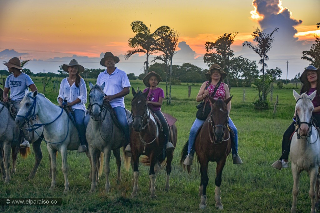 finca el paraiso yopal casanare colombia turismo aventura tradicion plan pasadia cabalgata caballos atardecer llanura turistas 38