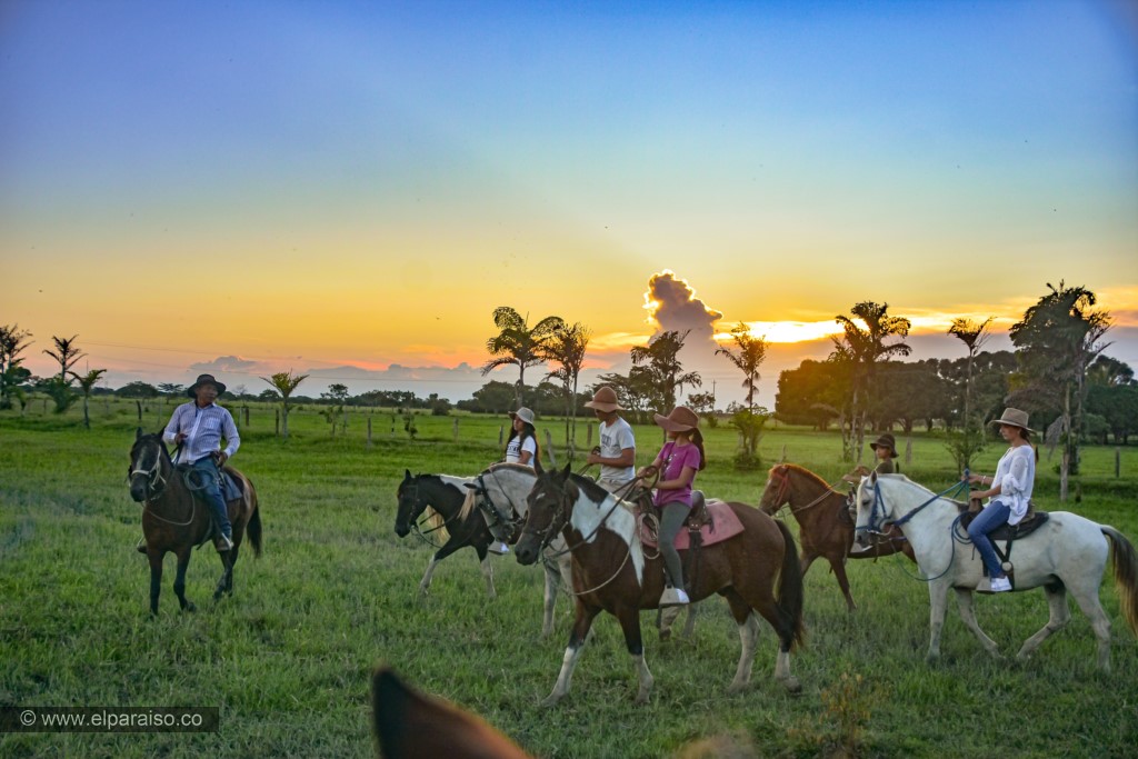 finca el paraiso yopal casanare colombia turismo aventura tradicion plan pasadia cabalgata caballos atardecer llanura turistas 9 1